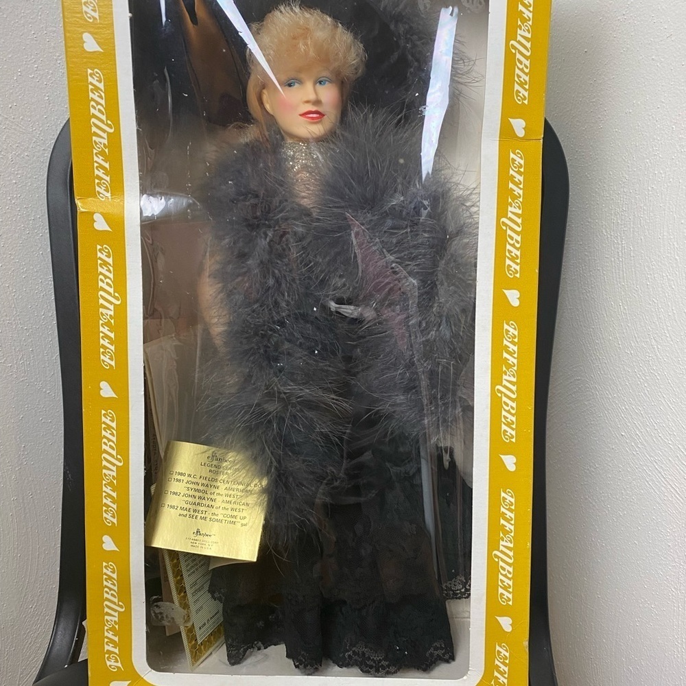 Vintage. Mae West Effanbee’s  Doll 1982 Legend  Series 17’ Vinyl Doll NlB.